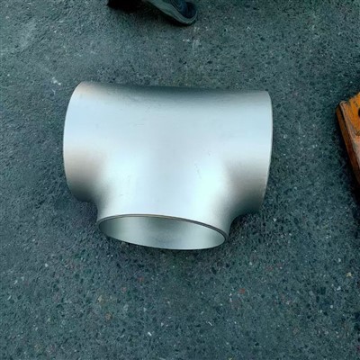 تي شيرت ASME B16.9 من الفولاذ الكربوني مقاس 18 بوصة